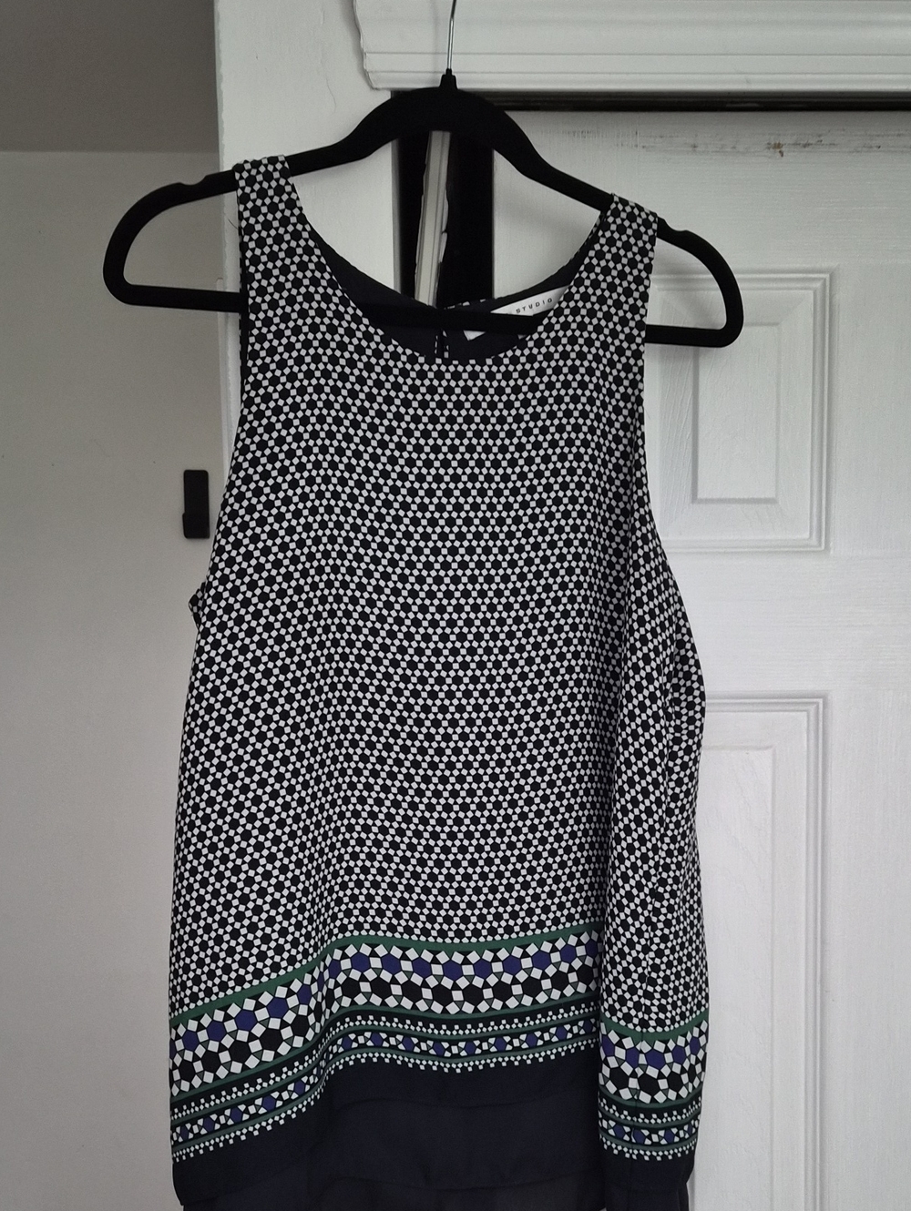 Max Studio Black & White Printed Sleeveless Camisole with Green Trim
